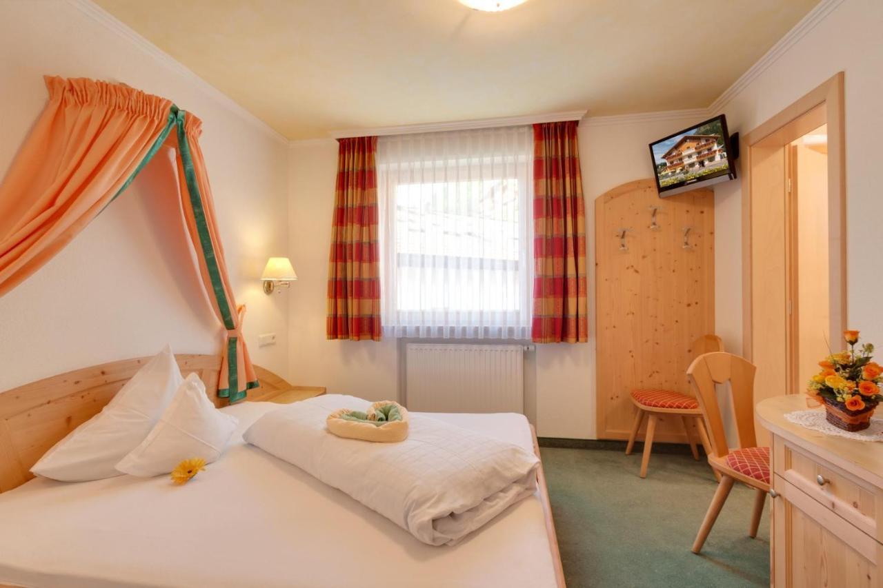 Hotel Theiner Curon Venosta Exterior photo